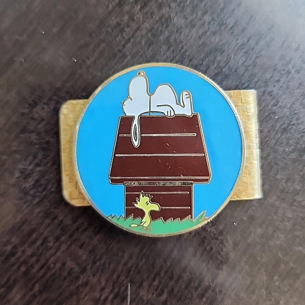 PEANUTS Money Clip Snoopy Woodstock Doghouse Goldtone‎ Enamel